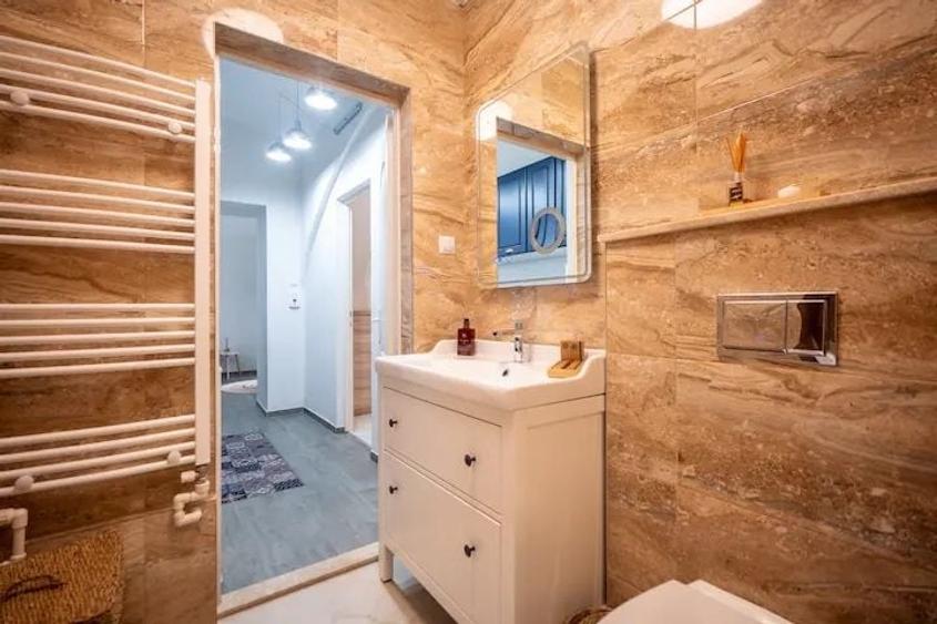 Apartament cu 2 camere semidecomandat în Central