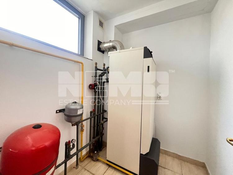 Birou, de 240 mp, în Central
