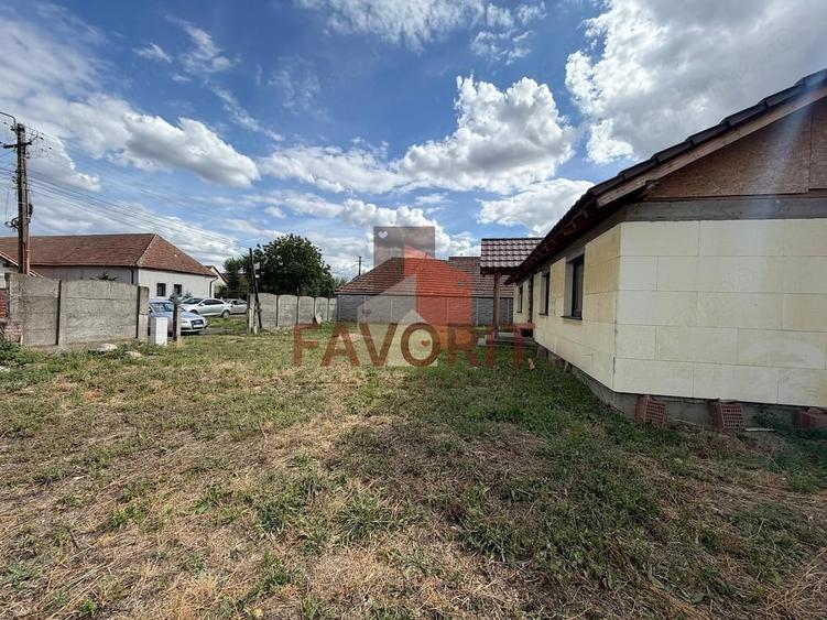 Casă cu 4 camere cu Teren 860 Mp în Covaci