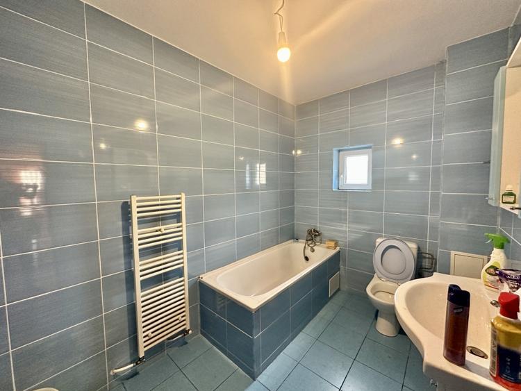 Casă individuală cu 5 camere cu Teren 900 Mp în Florești