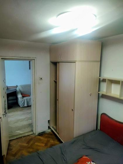 Apartament cu 3 camere semidecomandat în Micro 14