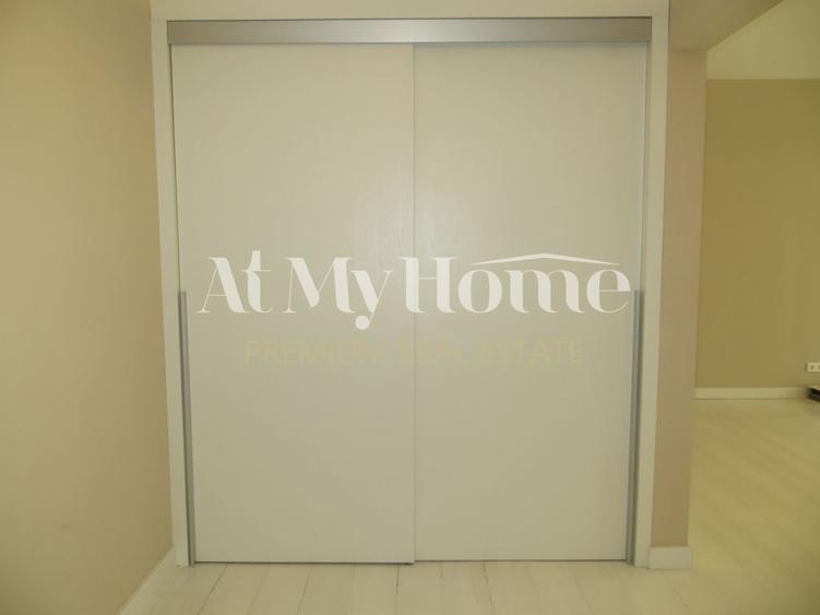 Apartament cu 4 camere decomandat, mobilat în Capitale
