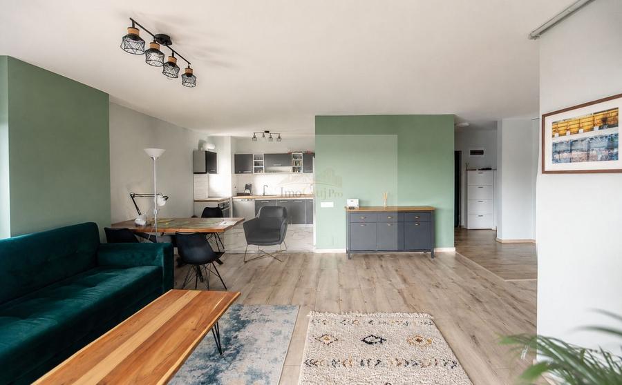 Apartament cu 3 camere semidecomandat, mobilat în Semicentral