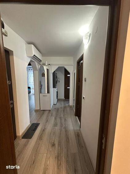 Apartament cu 3 camere decomandat în Craiovița Nouă