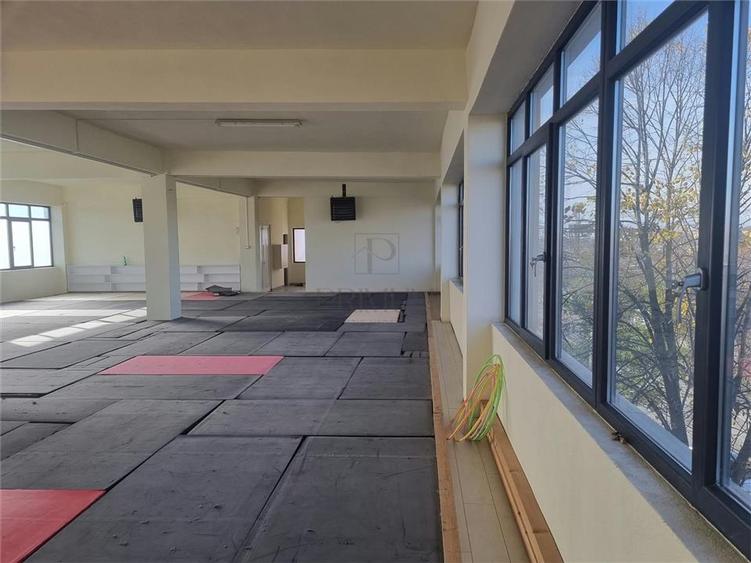 Spațiu comercial, de 210 mp, în Gării