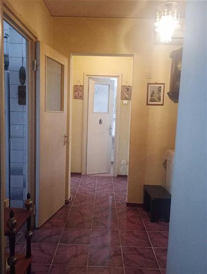 Apartament cu 2 camere decomandat în Podu Roș