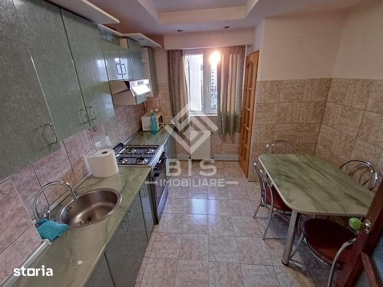 Apartament cu 4 camere decomandat în Central