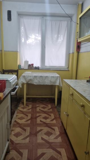 Apartament cu 3 camere semidecomandat în Iancului