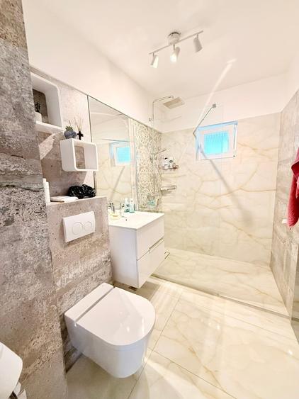 Apartament cu 3 camere semidecomandat în Băneasa