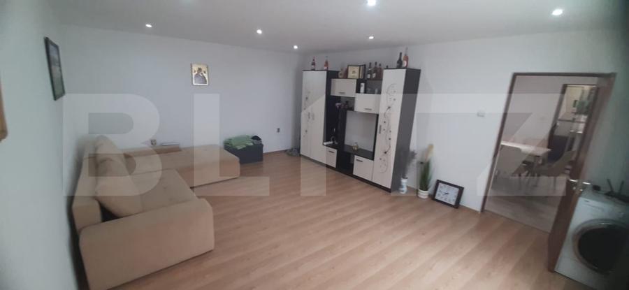 Apartament cu 2 camere semidecomandat, mobilat în Lupeni