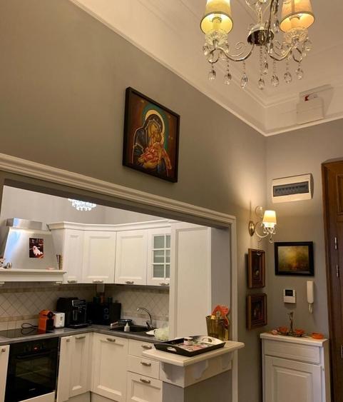 Apartament cu 3 camere semidecomandat, mobilat în Neptun