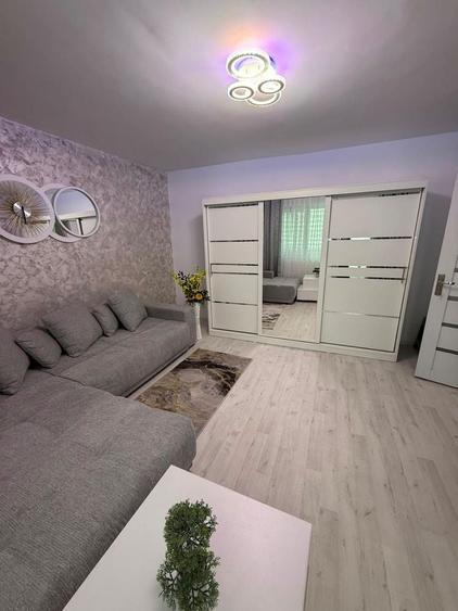 Apartament cu 2 camere decomandat în Exterior Vest