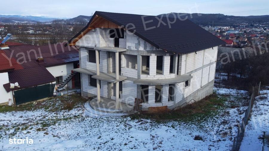 Casă cu 4 camere cu Teren 723 Mp în Central