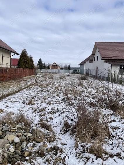 Teren de 1050 mp, în Dumbrava