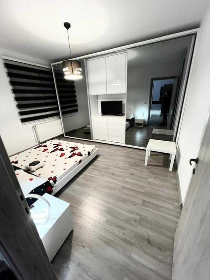 Apartament cu 2 camere semidecomandat în Runcu