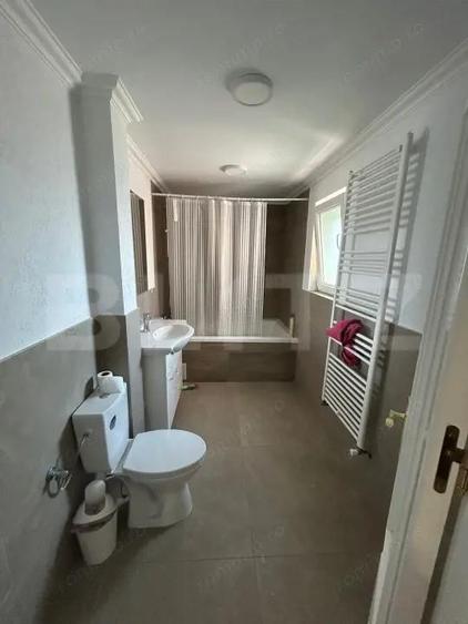 Casă cu 8 camere cu Teren 1000 Mp în Moșnița Veche