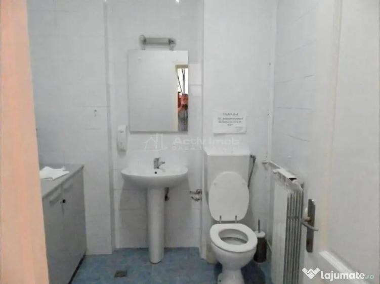 Casă cu 9 camere cu Teren 107 Mp în Moșilor