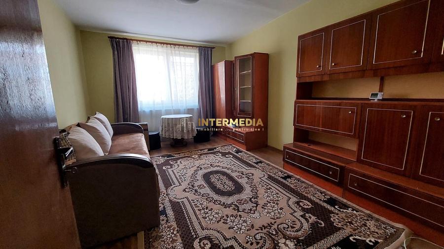 Garsonieră decomandată, mobilată în Cetate