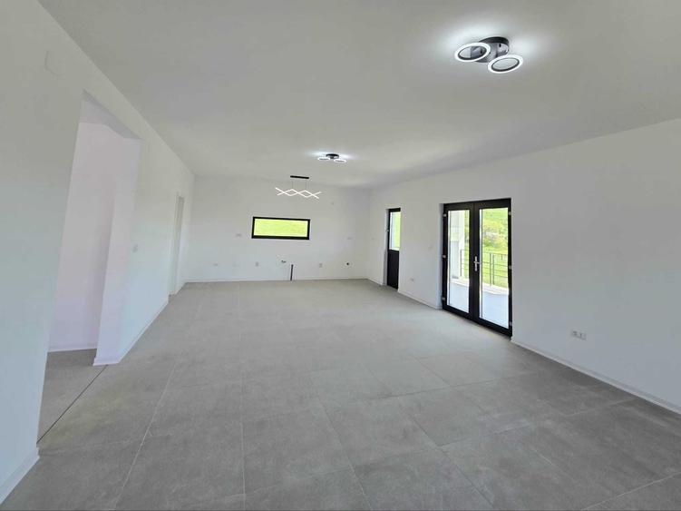 Casă cu 4 camere în Ciritei