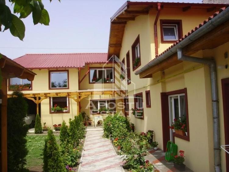 Casă individuală cu 16 camere cu Canalizare în Șagului