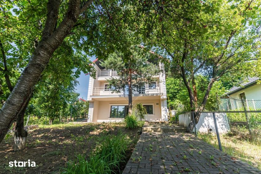 Casă cu 5 camere cu Teren 1000 Mp în Bârnova