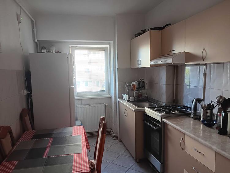 Apartament cu 3 camere decomandat în Zorilor