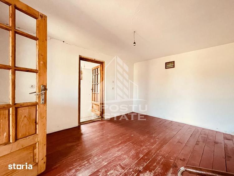 Casă cu 2 camere cu Teren 1472 Mp în Central