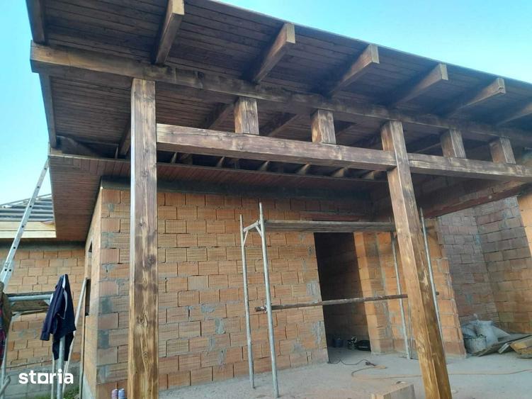 Casă cu 4 camere decomandat cu Teren 1513 Mp în Acățari