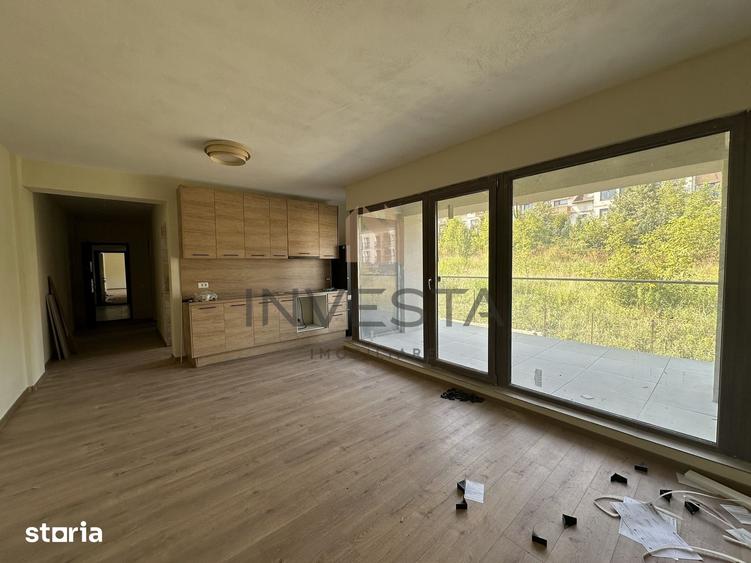 Apartament cu 3 camere semidecomandat în Borhanci