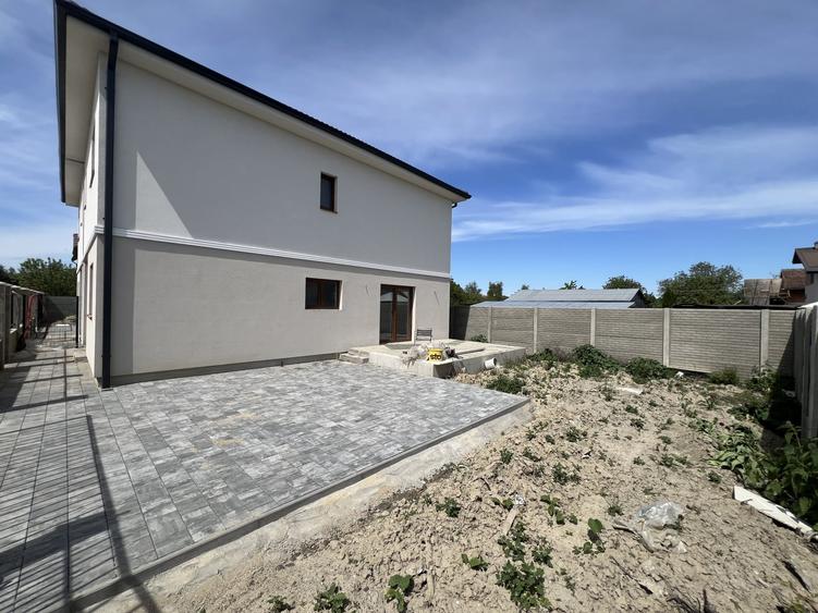 Duplex cu 5 camere cu Canalizare în Chișoda