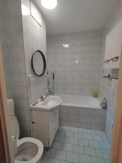 Apartament cu 3 camere decomandat în Valea Oltului
