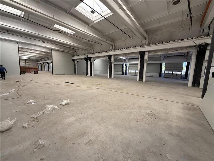Spațiu industrial, de 880 mp, în Republicii
