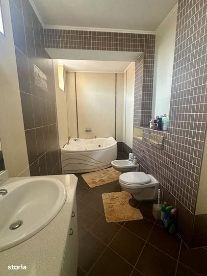 Casă cu 4 camere cu Teren 1380 Mp în Central