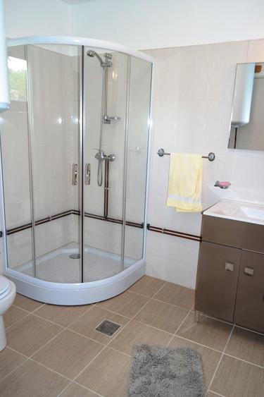 Casă individuală cu 5 camere cu Teren 335 Mp în Central