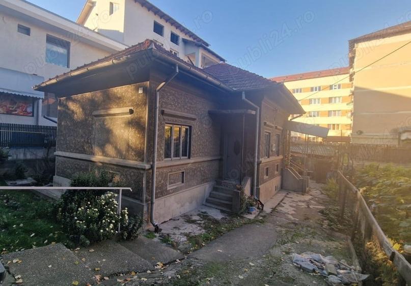 Casă cu 2 camere cu Teren 421 Mp în Central