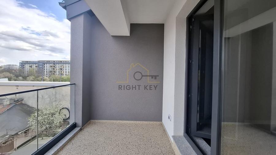 Apartament cu 3 camere decomandat în Băneasa