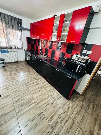 Apartament cu 4 camere decomandat în Central