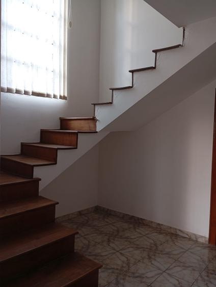 Casă individuală cu 4 camere cu Teren 2000 Mp în Central