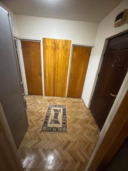 Apartament cu 2 camere semidecomandat în Intim