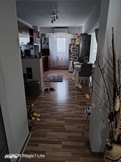 Apartament cu 3 camere decomandat în Barieră