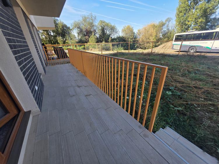 Apartament cu 2 camere decomandat în Tractorul