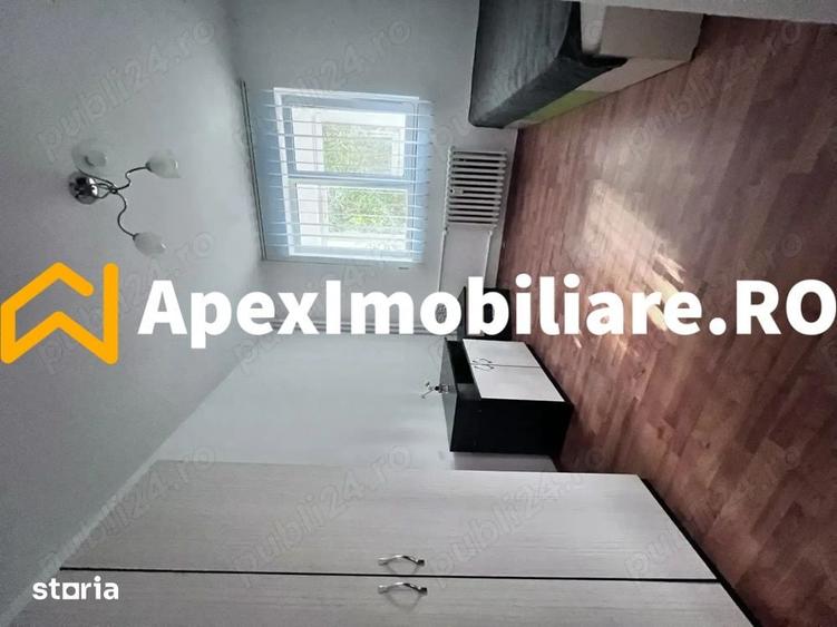 Apartament cu 3 camere semidecomandat în Giulești