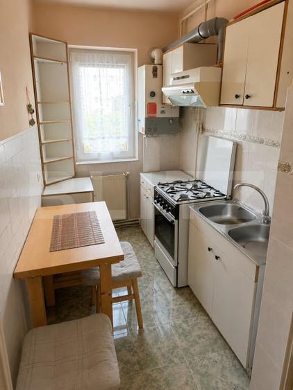 Apartament cu 3 camere semidecomandat, mobilat în Sud-Est