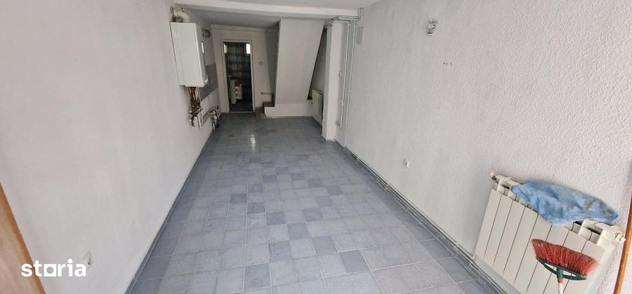 Apartament cu 3 camere în Cezar Petrescu