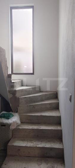 Casă individuală cu 5 camere cu Teren 420 Mp în Exterior Est