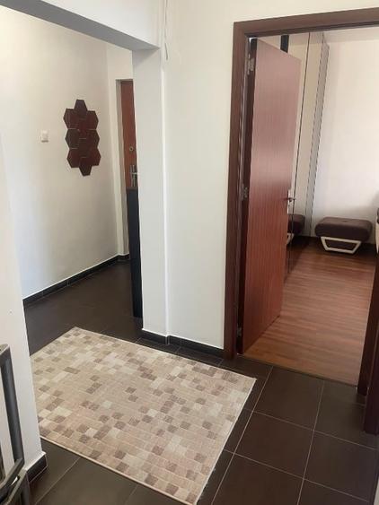 Apartament cu 3 camere decomandat, mobilat în Berceni