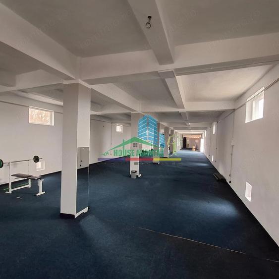 Spațiu comercial, de 900 mp, în Tănăsoaia