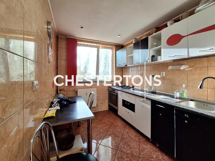 Apartament cu 3 camere semidecomandat, mobilat în Titan