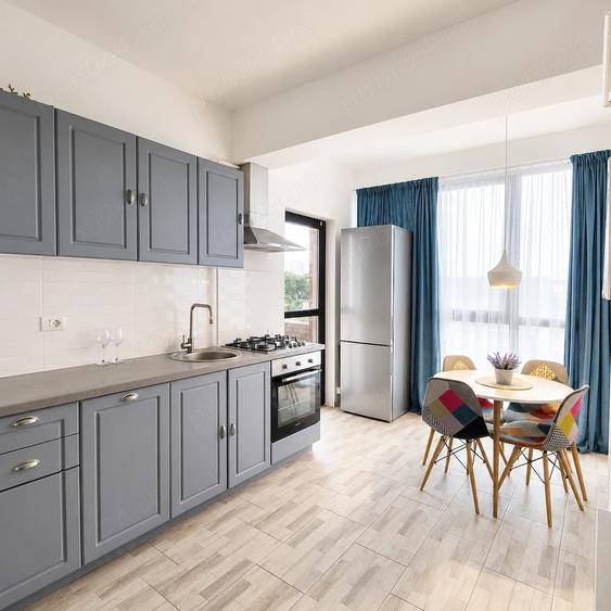 Apartament cu 3 camere decomandat în Universității