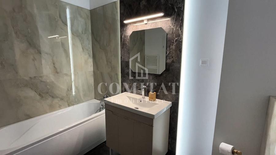 Apartament cu 2 camere semidecomandat, mobilat în Florești